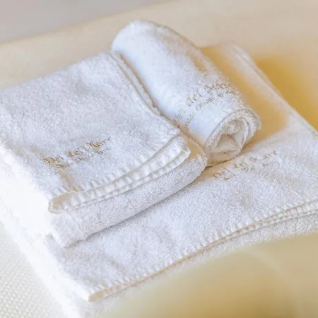 לינה וארוחת בוקר Dei Del Mare Extra Luxury 4*